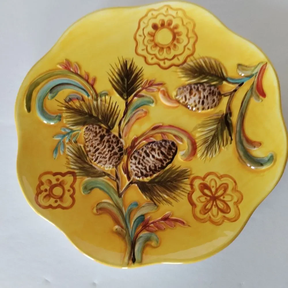 Set Of 4 Lunch Plates Fall Leaves Acorns Relieved Scalloped Floral 8.25 Inches‎
